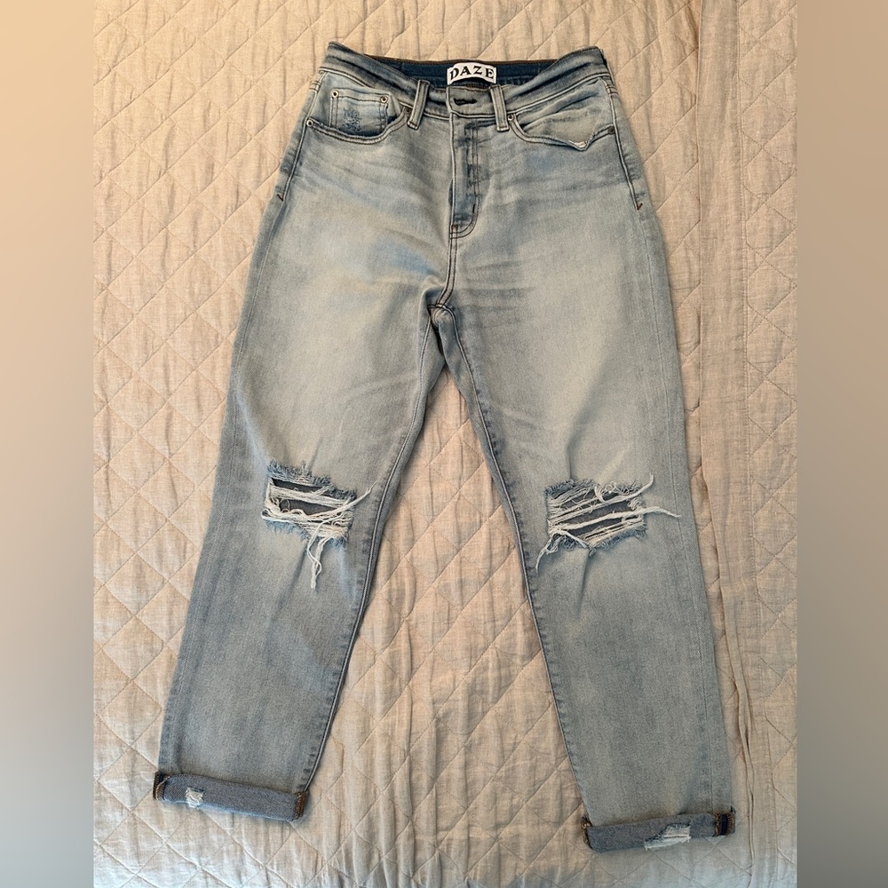 DAZE relaxed straight leg, light wash, distressed denim jeans, size 29